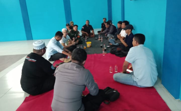 Fhoto : Pihak Kayana dengan perwakilan Warga Geblug