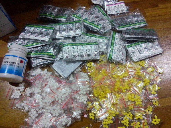Fhoto  : Bukati obat obatan yang didapat 