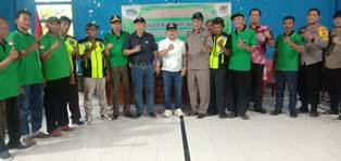 https://mail.gardatipikornews.com/tak-disangka-menara-tinggi-masjid-besar-pringgabaya-roboh-akibat-angin-kencang