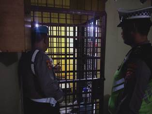 https://mail.gardatipikornews.com/personil-polsek-mauk-polresta-tangerang-giat-commander-wish-kapolda-banten-yuk-ngopi-wae-2