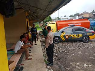 https://mail.gardatipikornews.com/bripka-agus-salim-melaksanakan-sholat-berjamaah-dan-doa-bersama-di-mushola-darul-anwar-dasan-imba