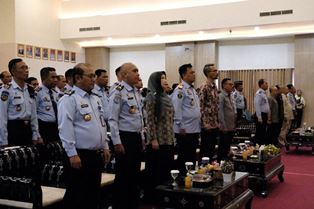 https://mail.gardatipikornews.com/bhabinkamtibmas-bersama-babinsa-dan-warga-lakukan-kerja-bhakti-pencegahan-banjir