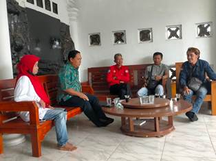 https://mail.gardatipikornews.com/tampung-keluhan-masyarakat-kapolsek-kronjo-iptu-dedi-ruswandi-sh-gelar-jumat-curhat-di-desa-waliwis