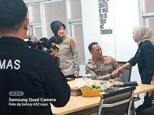 https://mail.gardatipikornews.com/bantuan-dari-polri-untuk-korban-musibah-kebakaran-di-kolaka