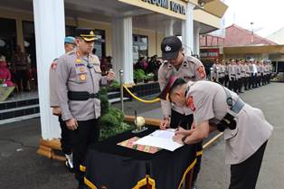 https://mail.gardatipikornews.com/didampingi-istri-11-personel-polri-polres-sukabumi-kota-ikuti-wisuda-purnabakti