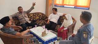 https://mail.gardatipikornews.com/kunjungan-kerja-di-polres-kupang-kapolda-ntt-dan-ketua-bhayangkari-daerah-dikenakan-pakaian-adat-khas-amarasi-2