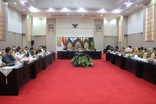 https://mail.gardatipikornews.com/wakapolda-banten-beri-apresiasi-kinerja-saat-apel-pagi