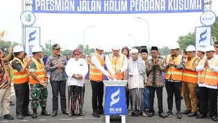 https://mail.gardatipikornews.com/polsek-semaka-jelaskan-foto-perempuan-yang-di-amankan-pihaknya-adalah-odgj