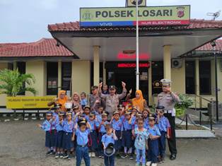 https://mail.gardatipikornews.com/panit-1-binmas-polsek-arjawinangun-polresta-cirebon-memberikan-himbauan-kamtibmas-kepada-siswa-sdn-3-arjawinangun