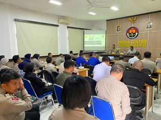 https://mail.gardatipikornews.com/kapolda-ntt-berikan-hadiah-kepada-siswa-sma-n1-kupang-yang-mampu-jawab-tantanganya