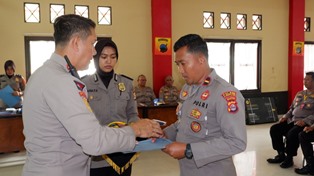 https://mail.gardatipikornews.com/bupati-sampang-resmikan-dan-beri-nama-jls-sebagai-jalan-halim-perdanakusuma-2