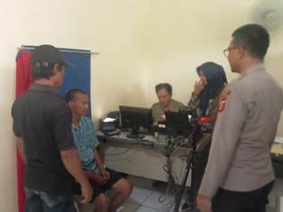 https://mail.gardatipikornews.com/personel-polsek-waled-polresta-cirebon-sampaikan-pesan-kamtibmas-di-sekolah-dasar