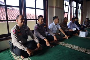 https://mail.gardatipikornews.com/wakapolri-beserta-rombongan-melakukan-kunjungan-kerja-kemapolda-sumse