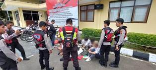 https://mail.gardatipikornews.com/tingkatkan-mental-dan-spiritual-puluhan-polisi-dan-asn-di-sukabumi-ikuti-binrohtal-rutin