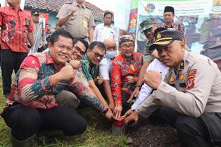 https://mail.gardatipikornews.com/jumling-di-masjid-jami-at-taqwa-desa-mekar-baru-kapolsek-kronjo-ajak-semua-elemen-bersinergi-jaga-kamtibmas
