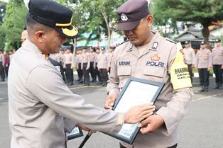https://mail.gardatipikornews.com/jokowi-di-hut-ke-15-gerindra-elektabilitas-prabowo-potensial-jadi-yang-tertinggi
