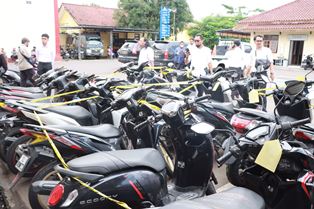 https://mail.gardatipikornews.com/polda-sumsel-gelar-kegiatan-pembinaan-etika-profesi-polri-dan-sosialisasi-perpol-7-tahun-2022-tentang-kode-etik-polri-dan-komisi-kode-etik-polri