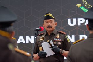 https://mail.gardatipikornews.com/kapolda-sumsel-diwakili-irwasda-sumsel-memimpin-apel-gelar-pasukan-operasi-kepolisian-mandiri-kewilayahan-dengan-sandi-operasi-keselamatan-musi-2023-dilapangan