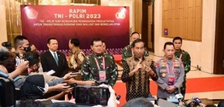 https://mail.gardatipikornews.com/pastikan-berjalan-lancar-babinsa-koramil-ponggok-dampingi-kegiatan-vaksinasi-lansia