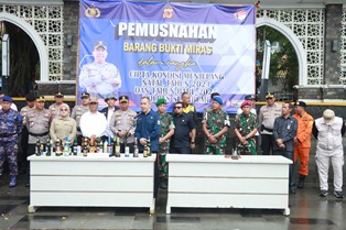 https://mail.gardatipikornews.com/apel-gelar-pasukan-ops-lilin-lodaya-2024-polres-sukabumi-siap-amankan-nataru