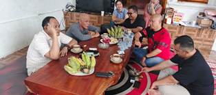 https://mail.gardatipikornews.com/umat-kristiani-gelar-kebaktian-natal-2024-di-rumah-ibadah-paroki-santo-johanes-baptista-parung-dimonitor-babinmas-dan-babinsa-berjalan-lancar-tanpa-kendala