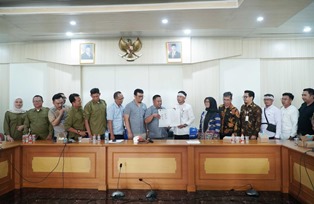 https://mail.gardatipikornews.com/pohon-tumbang-timpah-rumah-warga-hegarmanah-kecamatan-sagaranten