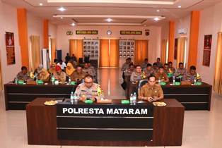 https://mail.gardatipikornews.com/dorong-ketahanan-pangan-polsek-lingsar-dan-ppl-sosialisasikan-pemanfaatan-lahan-bergizi
