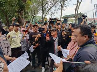 https://mail.gardatipikornews.com/musdes-digelar-pemerintah-desa-cihowe-kecamatan-ciseeng-dihadiri-sekcam-ahmad-rosadi-s-ag-dan-kepala-desa-wahyudin