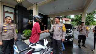 https://mail.gardatipikornews.com/oknum-guru-ngaji-dilaporkan-kelima-orang-tua-korban-pelecehanke-polres-sukabumi
