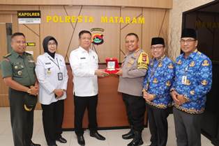 https://mail.gardatipikornews.com/smp-negeri-1-pasirkuda-desa-kali-baru-salurkan-dana-pip-sesuai-jukis-kecamatan-pasirkuda-kabupaten-cianjur-asep-endang-pirmansyah-selaku-wakasek