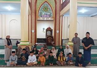 https://mail.gardatipikornews.com/tragis-truk-yang-bermuatan-puluhan-box-udang-terguling-hamparan-udang-berserakan-di-ruas-jalan