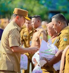https://mail.gardatipikornews.com/hari-pertama-ngantor-gubernur-sumut-bobby-nasution-tekankan-tugas-pemerintah-melayani-masyarakat