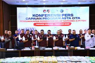 https://mail.gardatipikornews.com/kapolsek-bekasi-selatan-kompol-dr-dedi-herdiana-sh-mhterjun-langsung-evakuasi-warga-terdampak-banjir