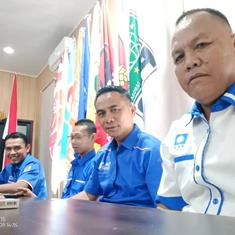 https://mail.gardatipikornews.com/kanit-polsek-lengkong-aipda-slamet-sutopo-gendong-lansia-usia-80-tahun-lintasi-gundukan-lumpur-tebal