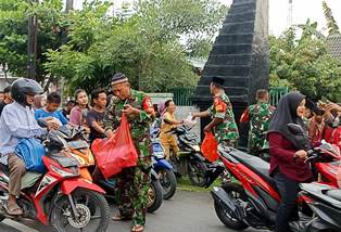 https://mail.gardatipikornews.com/plt-camat-ciseeng-kabupaten-bogor-bersama-wakapolres-dan-kapolsek-parung-bagi-bagi-takjil-di-masjid-jami-al-hasanah-desa-babakan