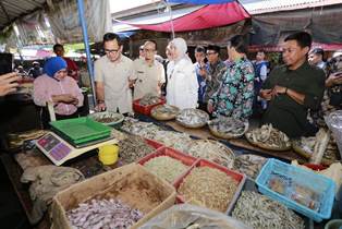 https://mail.gardatipikornews.com/ma-mts-khatulistiwa-bagi-bagi-takjil-bukber-bagikan-takjil-gratis-kepada-masyarakat-dan-pengguna-jalan