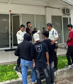 https://mail.gardatipikornews.com/kapolres-cianjur-lepas-2-bus-mudik-gratis-angkut-120-penumpang-untuk-pulang-ke-kampung-halaman