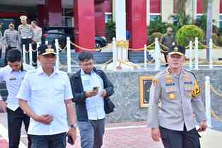 https://mail.gardatipikornews.com/geram-dengan-parkir-di-trotoar-lurah-menghimbau-warga-untuk-tertib