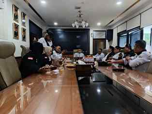 https://mail.gardatipikornews.com/camat-adhi-nugraha-s-stp-mh-halal-bihalal-bersama-kapolsek-danramil-kades-sekdes-serta-para-stakeholder-di-aula-kantor-kecamatan-parung
