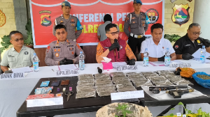 https://mail.gardatipikornews.com/sambut-fajar-dari-kaki-rinjani-kapolda-ntb-flag-off-pelari-ultra-trail-internasional-kategori-36-km