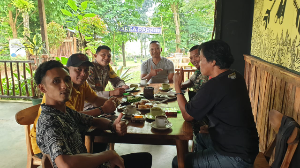 https://mail.gardatipikornews.com/bhabinkamtibmas-polsek-leuwiliang-laksanakan-giat-cooling-sistem-sambang-di-desa-binaan-dan-sampaikan-himbauan-kamtibmas