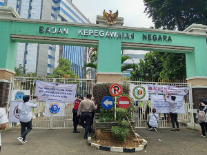 https://mail.gardatipikornews.com/honorer-r2-r3-menuntut-pemerintah-pusat-untuk-penyelesaian-pppk-penuh-waktu