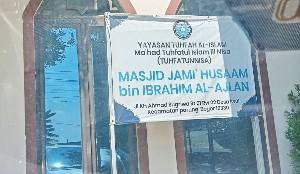 https://mail.gardatipikornews.com/staff-khusus-kementerian-transmigrasi-serahkan-sertifikat-milik-warga-translok-sukabumi