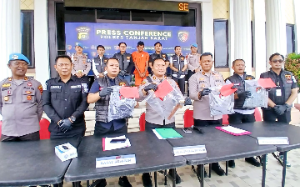 https://mail.gardatipikornews.com/pemdes-bojong-sempu-salurkan-beras-bansos-kepada-warganya-yang-berhak-menerima
