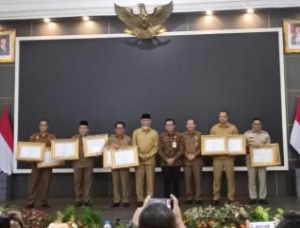 https://mail.gardatipikornews.com/menyambut-acara-hut-ri-ke-80-para-pemuda-di-kampung-sukawening-desa-sukakerta-bersihkan-jalan-lingkungan
