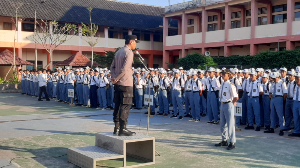 https://mail.gardatipikornews.com/polres-dompu-pastikan-situasi-tetap-kondusif-pemakaman-korban-penganiayaan
