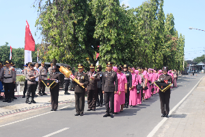 https://mail.gardatipikornews.com/menunggu-pembeli-datang-sepasang-suami-istri-di-ampenan-ditangkap-polisi