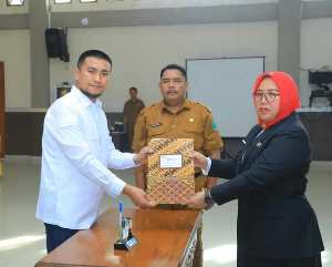 https://mail.gardatipikornews.com/polri-dan-tni-bersiaga-di-kantor-dprd-labura-antisipasi-demonstan-bertindak-anarkis
