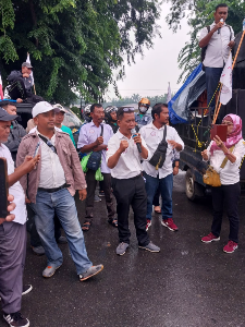 https://mail.gardatipikornews.com/bantuan-langsung-tunai-dana-desa-2025-tahap-iii-disalurkan-pemdes-parigi-mekar-kec-ciseeng-kepada-40-kpm