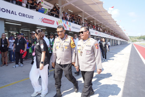 https://mail.gardatipikornews.com/polres-tanggamus-dan-forkopimda-beri-kejutan-hut-tni-ke80-di-kodim-0424